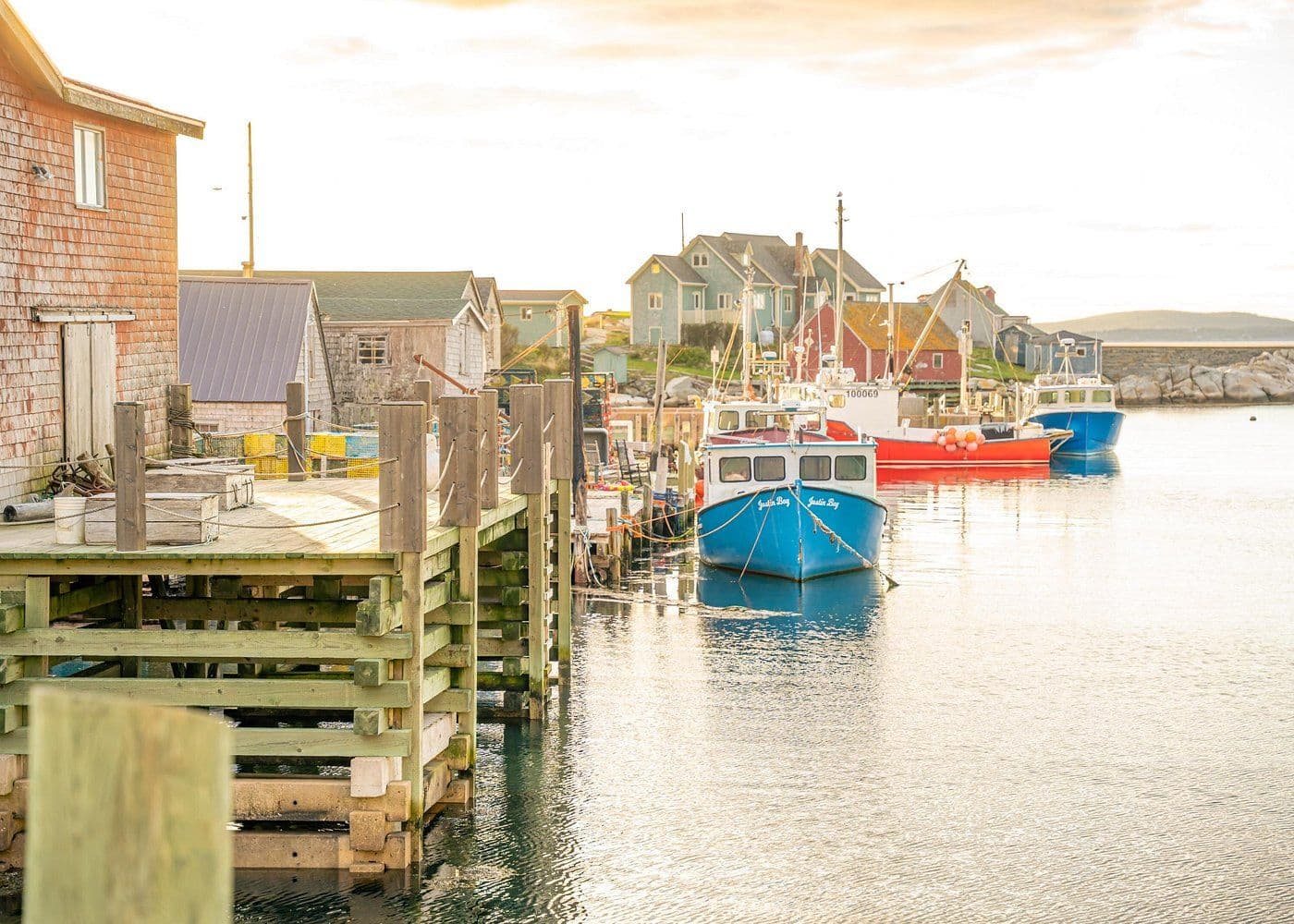 Peggy's Cove, Lunenburg and Titanic Cemetery Full Day Tour
